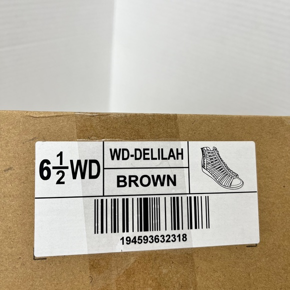 Gladiator sandals Journee Collection Womens Delilah size 6.5W Color Brown - Picture 8 of 9